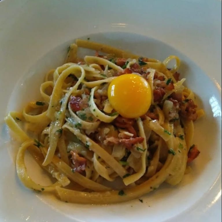 Delicious Carbonara and Italian Favorites